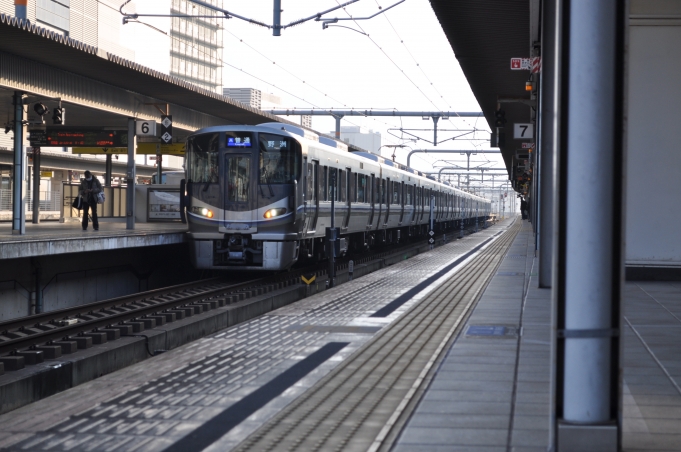 鉄道フォト・写真：JR西日本225系電車 クモハ224-115 姫路駅 鉄道フォト・写真 by EXEの民さん - 撮影日 2023/01/02 08:45