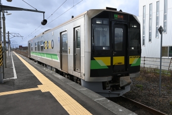 JR北海道 H100形 H100-42 鉄道フォト・写真 by ALPSさん 白老駅：2022年11月30日12時ごろ