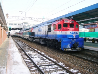 韓国鉄道公社 7200形ディーゼル電気式機関車 7231 鉄道フォト・写真 by ALPSさん ：2005年12月17日09時ごろ