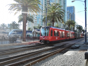 サンディエゴ・トロリー（San Diego Trolley） 4000形 4062 鉄道フォト・写真 by ALPSさん ：2015年05月15日18時ごろ