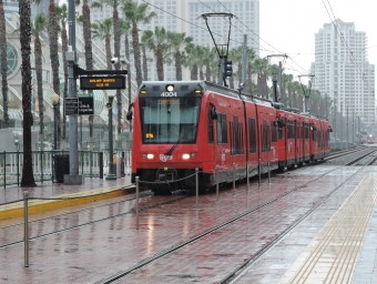 サンディエゴ・トロリー（San Diego Trolley） 4000形 4004 鉄道フォト・写真 by ALPSさん ：2015年05月15日12時ごろ