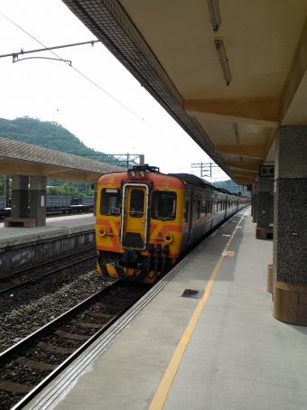 台湾鉄路管理局 DR2800 鉄道フォト・写真 by tomokit1976さん ：2013年09月18日08時ごろ