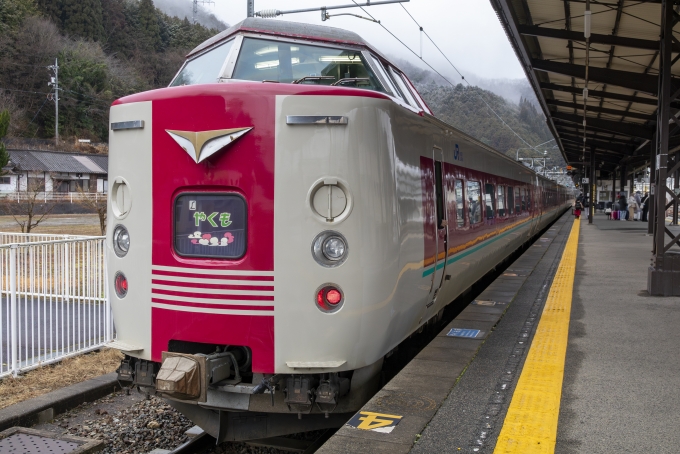 鉄道フォト・写真：JR西日本 国鉄381系電車 やくも クハ381-136 新見駅 鉄道フォト・写真 by hackberryさん - 撮影日 2024/02/04 09:15