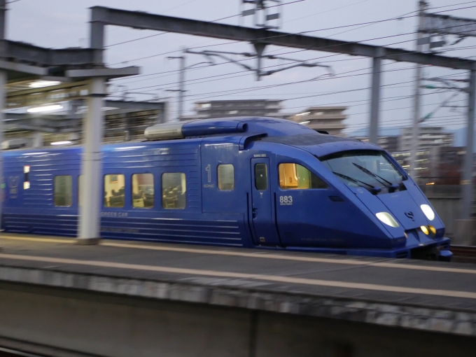 JR九州883系電車 クロハ882形(Thsc') 鉄道フォト・写真 by 一般人よりは電車好きな人さん 吉塚駅：2022年11月19日17時ごろ