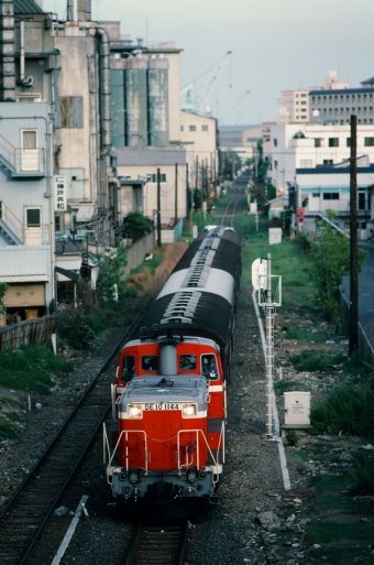 JR西日本 国鉄DE10形ディーゼル機関車 鉄道フォト・写真 by amiさん 和田岬駅 (JR)：1987年05月01日00時ごろ