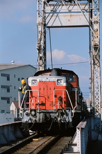 JR貨物 国鉄DD51形ディーゼル機関車 鉄道フォト・写真 by amiさん ：2002年11月10日00時ごろ
