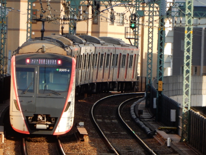 鉄道フォト・写真：東京都交通局5500形電車 5505-8 北品川駅 鉄道フォト・写真 by Akaiさん - 撮影日 2024/04/07 16:37