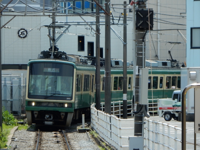 鉄道フォト・写真：江ノ島電鉄2000形電車 2051 鎌倉駅 (江ノ電) 鉄道フォト・写真 by Akaiさん - 撮影日 2024/04/13 11:22