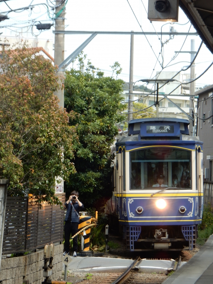 鉄道フォト・写真：江ノ島電鉄10形電車 10 和田塚駅 鉄道フォト・写真 by Akaiさん - 撮影日 2024/04/13 11:56