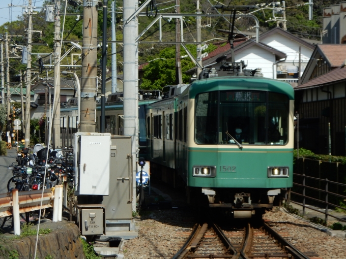 鉄道フォト・写真：江ノ島電鉄1000形電車 1502 稲村ヶ崎駅 鉄道フォト・写真 by Akaiさん - 撮影日 2024/04/13 14:25