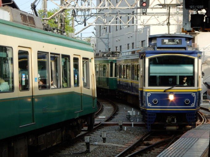 鉄道フォト・写真：江ノ島電鉄10形電車 10 江ノ島駅 鉄道フォト・写真 by Akaiさん - 撮影日 2024/04/13 16:32