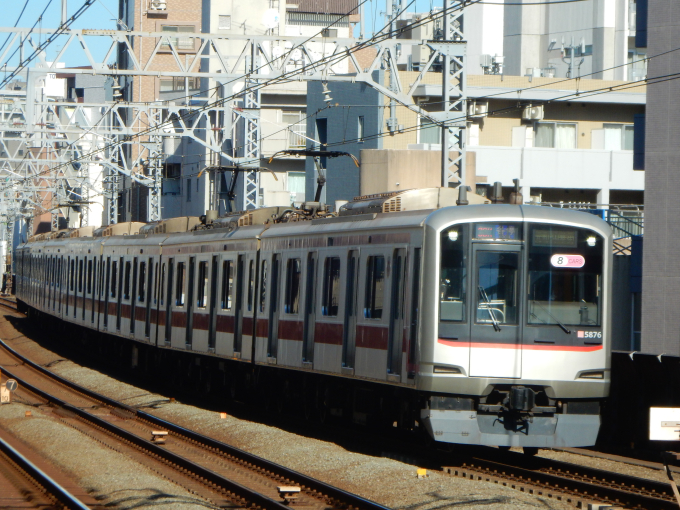 鉄道バラ文字 東急電鉄 5876 (東急5000系) 車両ガイド | レイルラボ(RailLab)