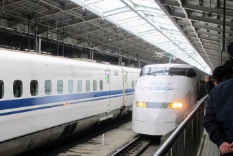 JR西日本 300系新幹線電車 323形(Tc) 鉄道フォト・写真 by HS5551Fさん 新大阪駅 (JR)：2012年03月16日13時ごろ