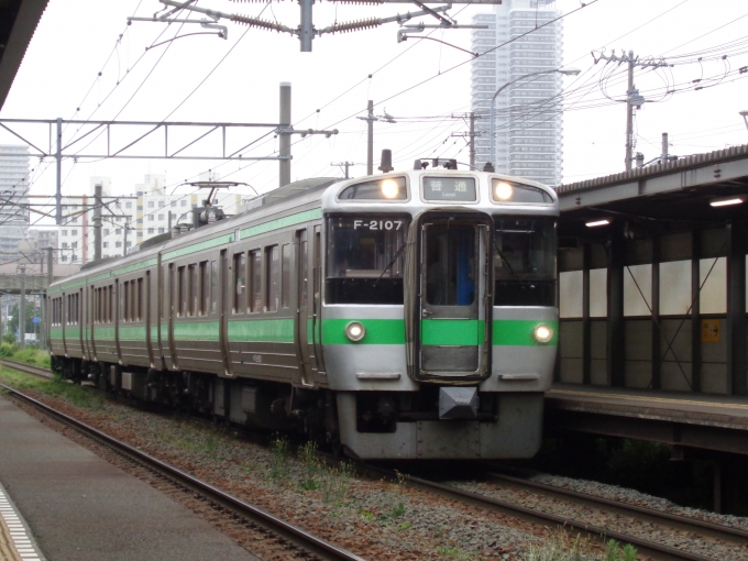 鉄道フォト・写真：JR北海道721系電車  クハ721-2207 発寒中央駅 鉄道フォト・写真 by kuro鉄道チャンネルさん - 撮影日 2024/06/22 16:31