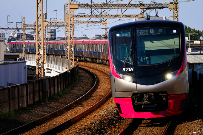 京王電鉄 5000系 記念乗車証 ネクタイピン&バッチ 4月29日（土・祝