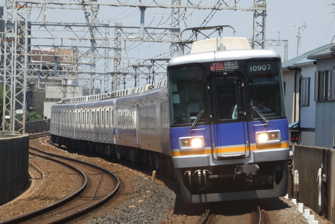 鉄道フォト・写真：南海電鉄 南海10000系電車 サザン 10907 二色浜駅 鉄道フォト・写真 by とざまいさん - 撮影日 2024/08/03 13:01