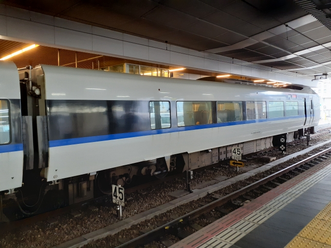 鉄道フォト・写真：JR西日本 683系電車 サンダーバード クロ683-4508 大阪駅 鉄道フォト・写真 by トリテツノワグマさん - 撮影日 2023/09/22 15:09