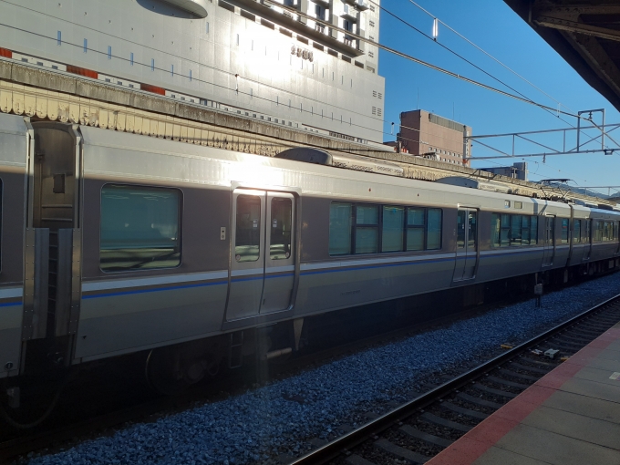 鉄道フォト・写真：JR西日本223系電車 サハ223-2128 京都駅 (JR) 鉄道フォト・写真 by トリテツノワグマさん - 撮影日 2023/11/21 08:37