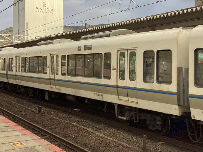 鉄道フォト・写真：JR西日本221系電車 サハ221-45 山科駅 (JR) 鉄道フォト・写真 by トリテツノワグマさん - 撮影日 2024/01/26 16:32