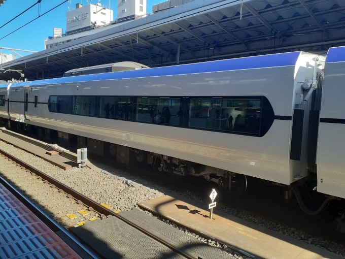JR東日本 サロE353形 サロE353-8 鉄道フォト・写真 by トリテツノワグマさん 新宿駅 (JR)：2023年12月23日11時ごろ