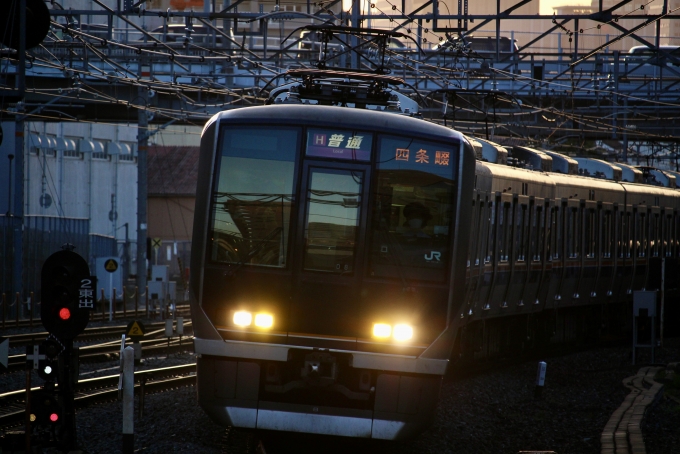 JR西日本 クモハ321形 クモハ321-8 鉄道フォト・写真 by 520H-K-t-m-ch_さん 放出駅：2024年03月29日17時ごろ