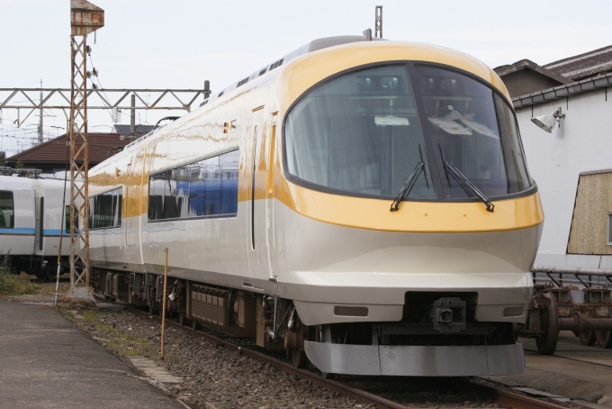 鉄道フォト・写真：近畿日本鉄道 近鉄23000系電車 伊勢志摩ライナー 高安駅 鉄道フォト・写真 by こやじじいさん - 撮影日 2012/11/10 14:47