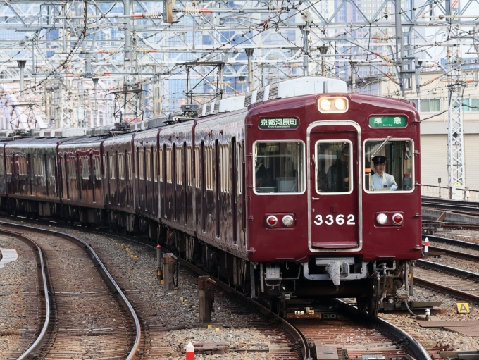 鉄道フォト・写真：阪急電鉄 阪急3300系電車 3326 十三駅 鉄道フォト・写真 by こやじじいさん - 撮影日 2024/07/19 17:25