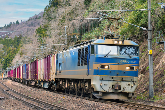 JR貨物 EF510形電気機関車とコキ レッドサンダーだけど青。元北斗星